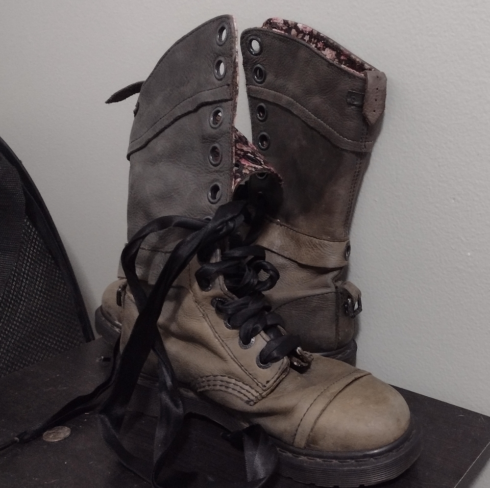 Dr. Marten 1914 triumph boot